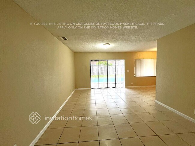 Building Photo - 10401 NW 20th Ct