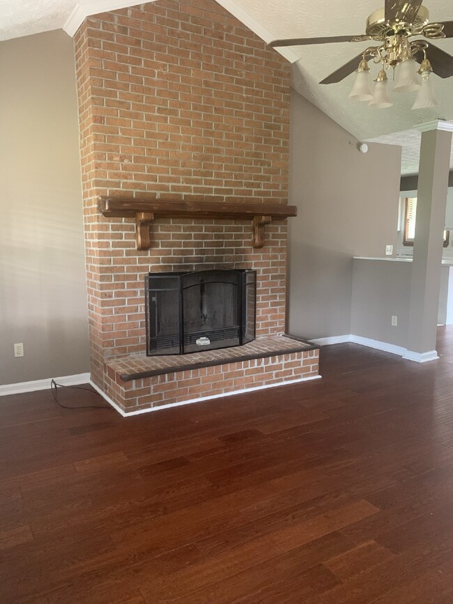 Building Photo - Brick Ranch Available Near Oakwood