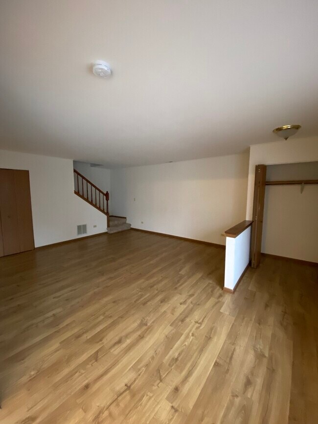 Building Photo - 1085 Greenwood Cir