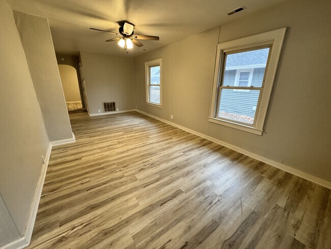 Foto del edificio - 727 E North St