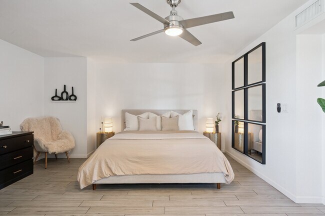 Foto del edificio - 7766 N 20th Ave
