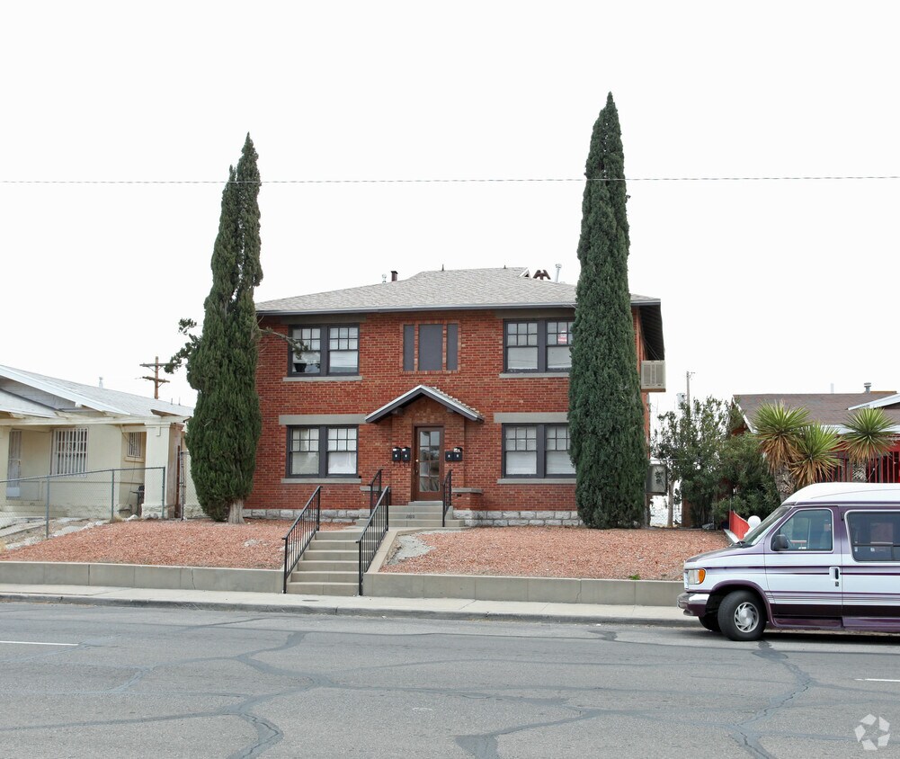 Building Photo - 2828 Grant Ave