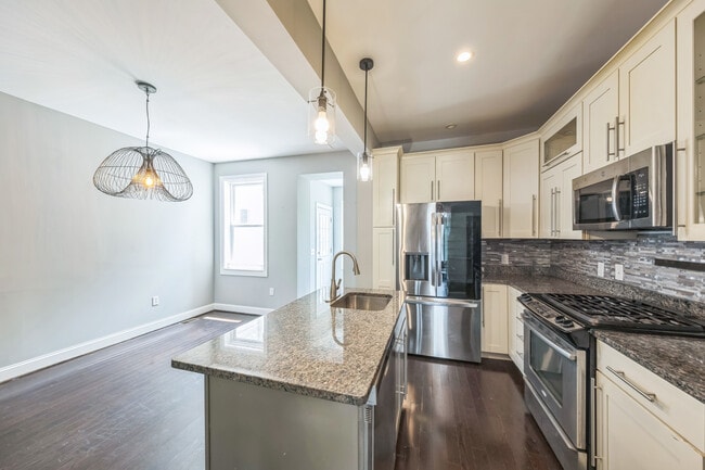 Building Photo - 723 K St NE