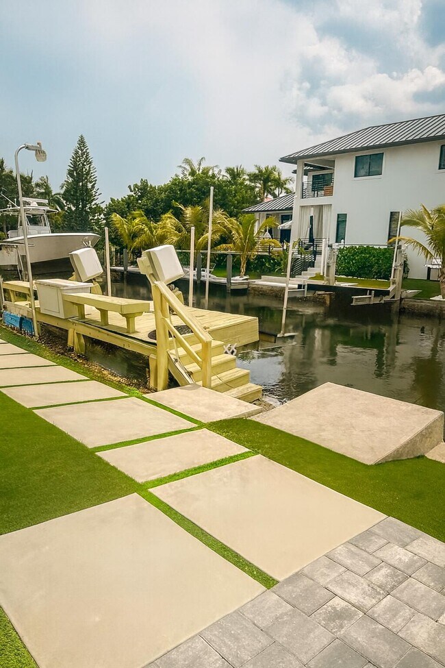 Foto del edificio - 810 Bamboo Ln
