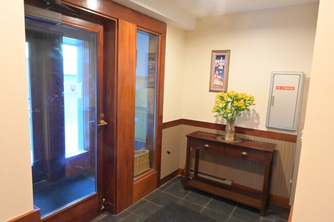 Building Vestibule - 149 Fort Rd
