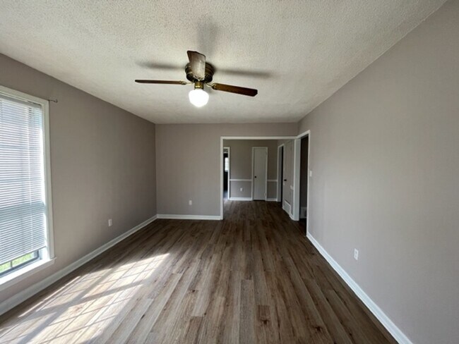 Foto del edificio - Renovated 2 Bedroom 2 Bath Duplex for Rent!!