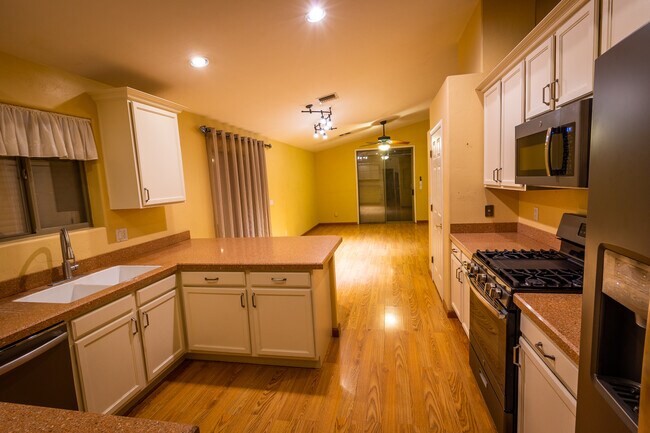 Building Photo - 8546 N Sayante Way