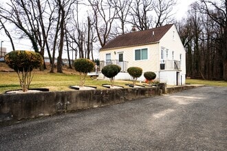 Building Photo - 1209 Brooke Rd