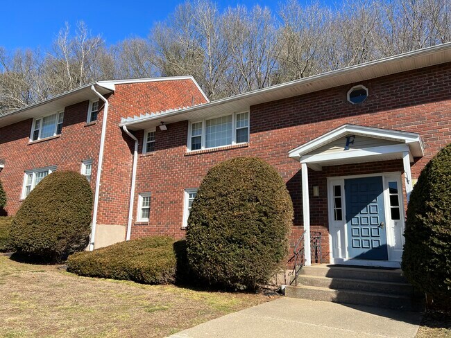 Foto del edificio - 2 Loveland Hill Rd