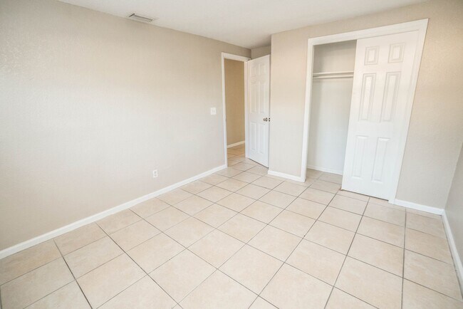 Foto del edificio - 2115 Coral Way Largo, FL 33771