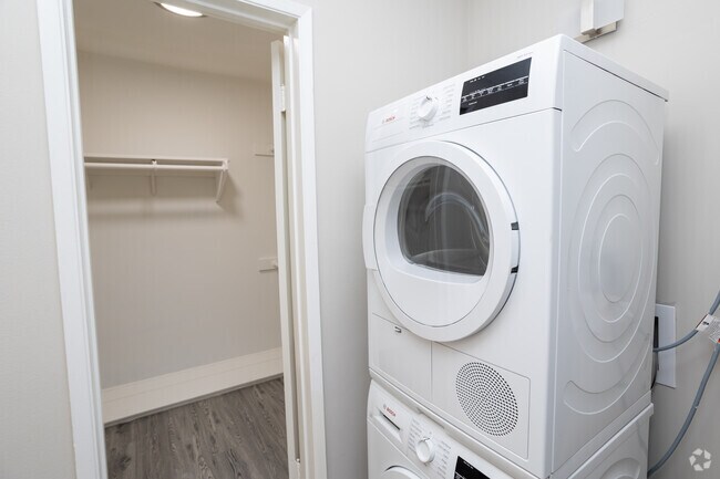 2BR, 2BA - 100 metros cuadrados - Canterbury Apartments