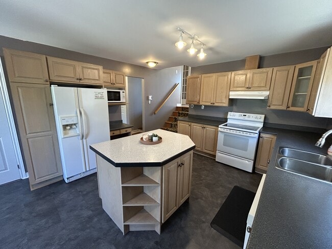 Building Photo - 29 Wabush Pl
