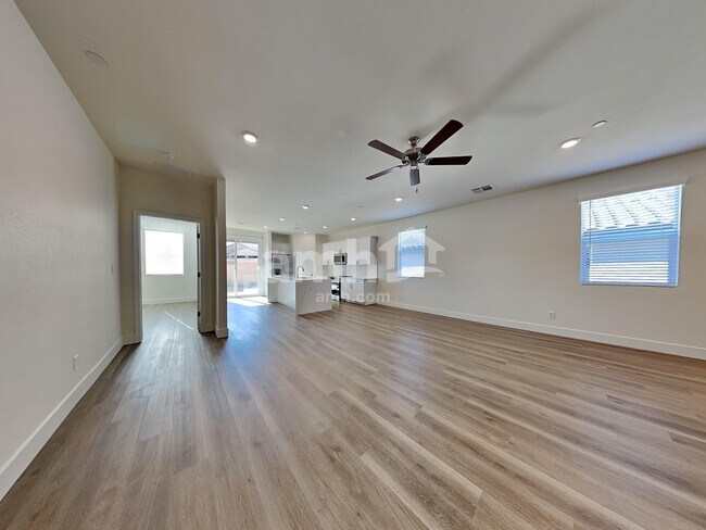 Foto del edificio - 545 Silverbell Fls Pl