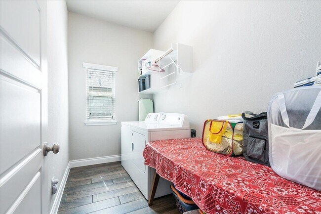 Foto del edificio - 217 Cherokee Rose Cir