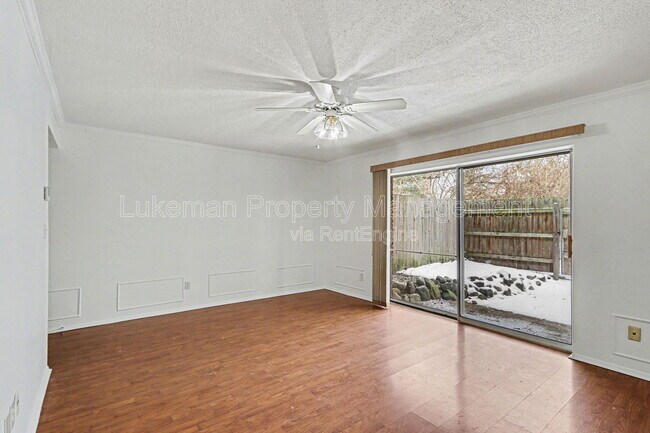 Foto del edificio - 728 Garland Cir