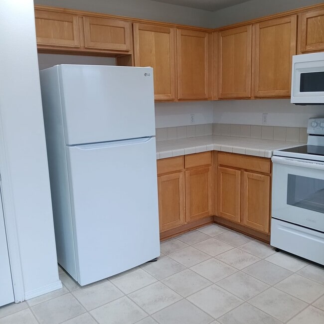 Building Photo - Beautiful Home Available In Bridal Springs Community!