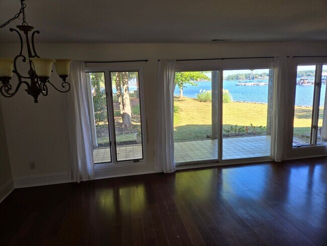 Foto del edificio - 7401 Mariner Cove Dr