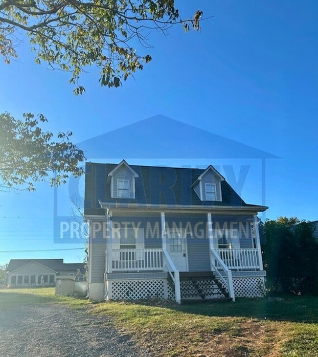 Building Photo - 1608 Arnold Ave SW