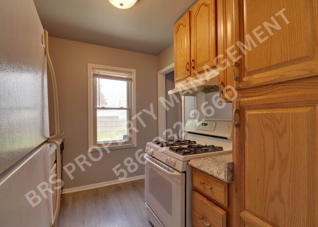 Building Photo - Roseville 3 bedroom Home