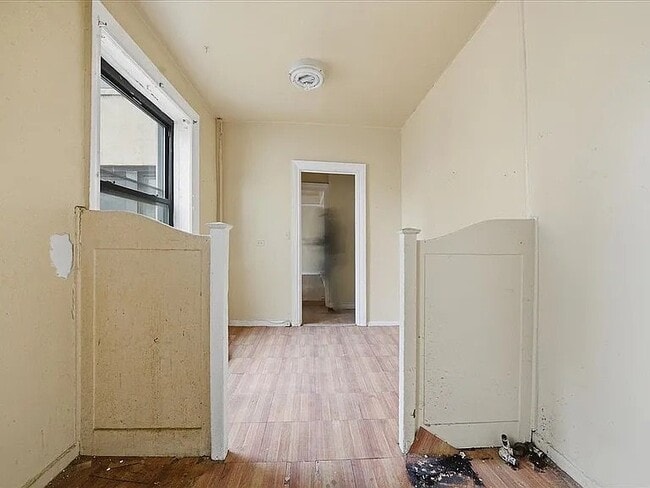 Building Photo - 1715 Nelson Ave