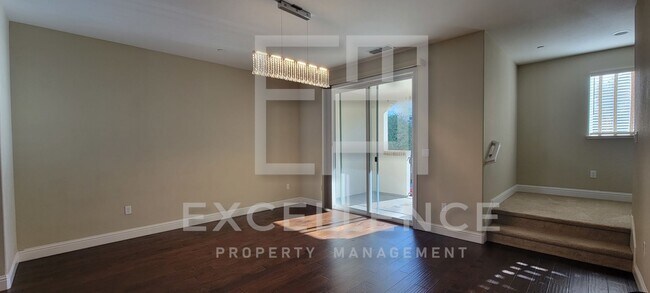 Foto del edificio - 3 Story 3/3.5 Townhouse with all the ameni...