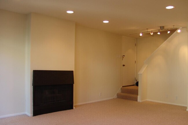 Building Photo - 1800 Cole Ave