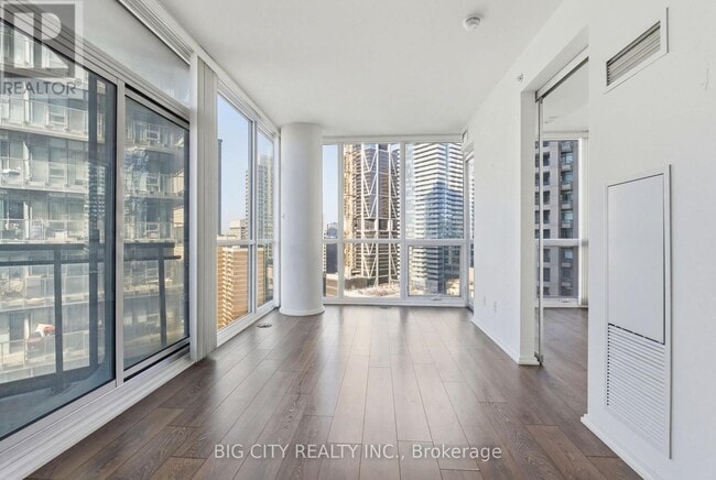 Building Photo - 45 Charles St E