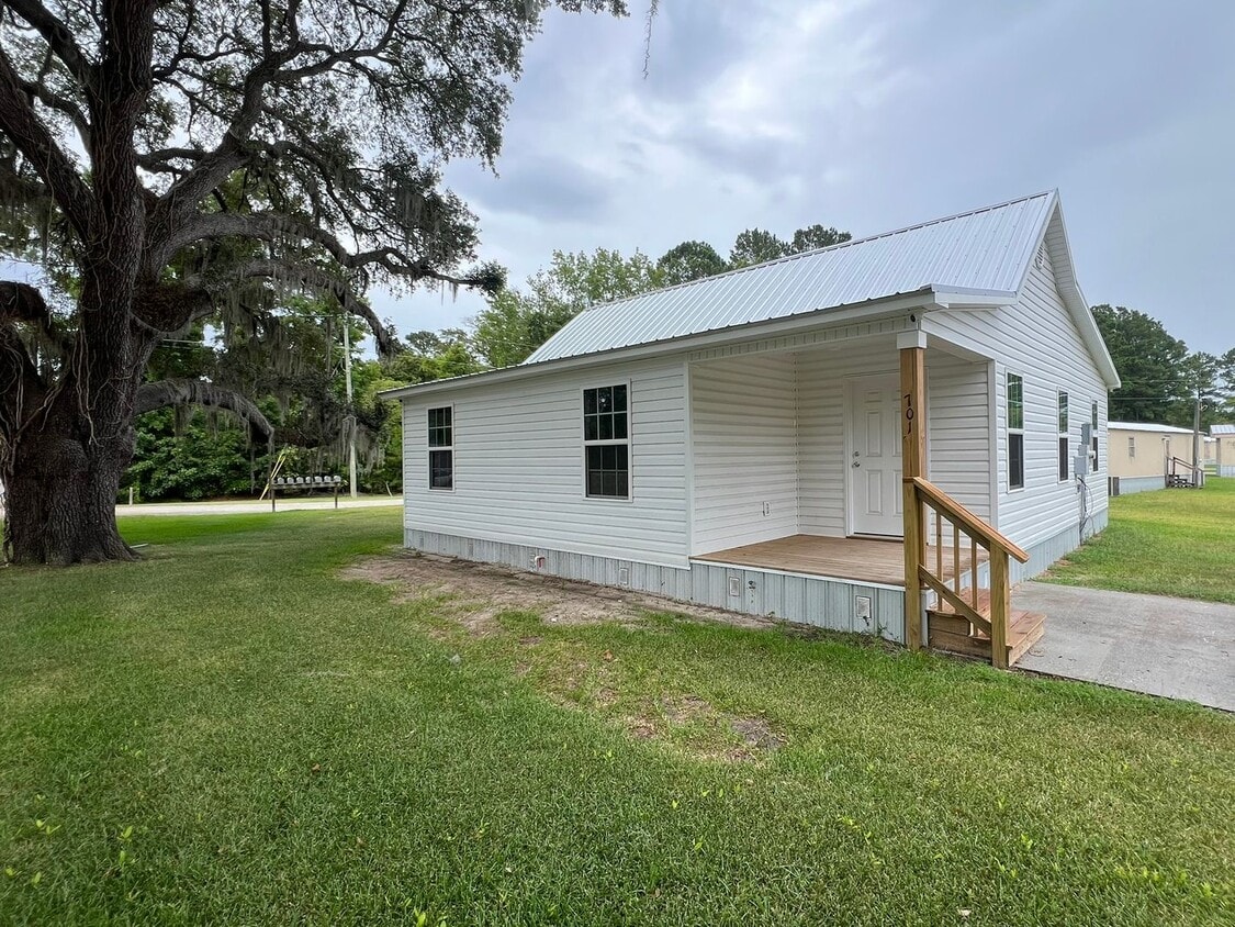 Primary Photo - Conway - 3 Bedroom / 2 Bathroom House