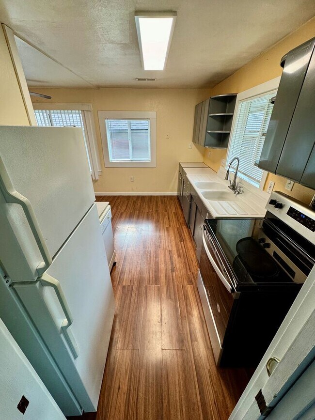 Foto del edificio - Pet-Friendly Home Conveniently Located Nea...