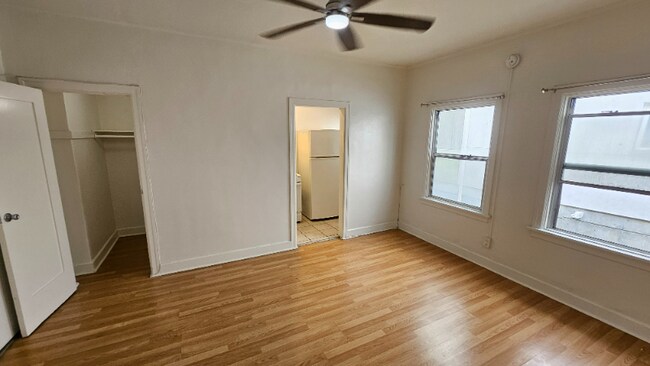 Building Photo - 727 S Coronado St