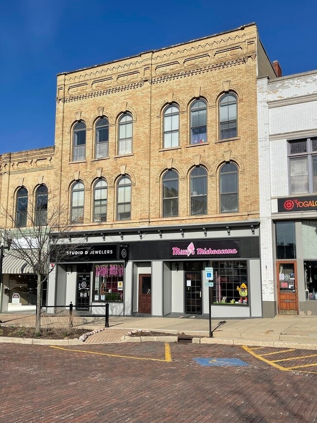 Building Photo - 116 N Benton St