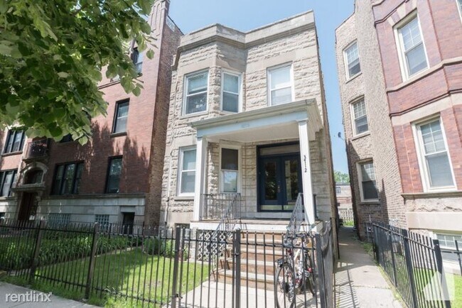 Building Photo - 3707 N Racine Ave
