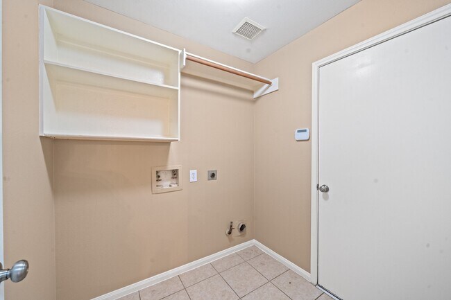 Foto del edificio - 12714 Mardi Gras Dr