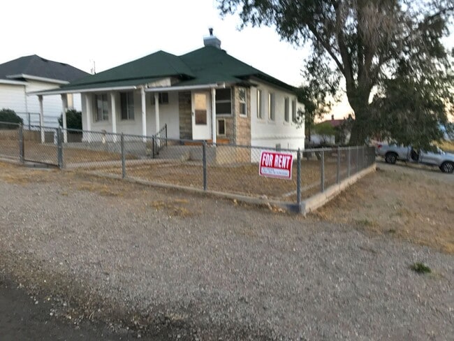 Building Photo - 3 Bedroom in McGill with basement  and Cov...