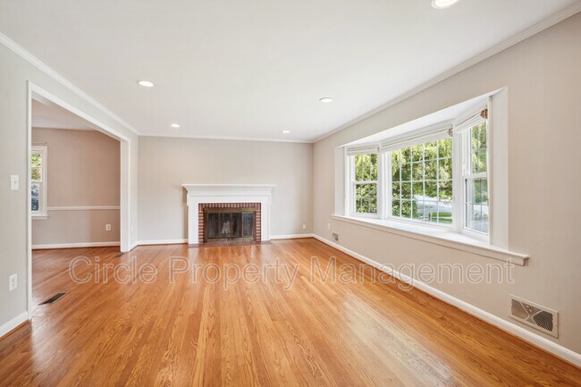 Foto del edificio - 6139 Tompkins Dr