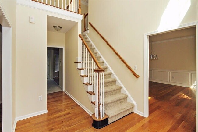 Building Photo - 1324 Beaumont Ct NW