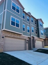 Building Photo - 2809 W Blackstone Crossing