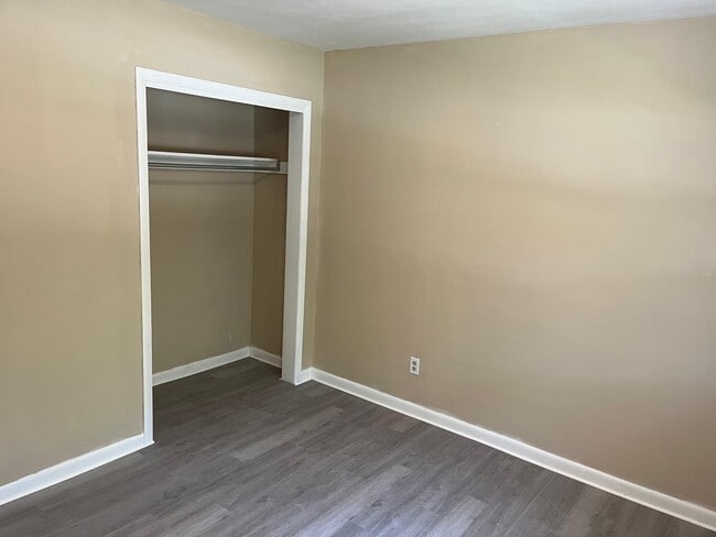 Foto del edificio - 220-226 S Smithville Rd