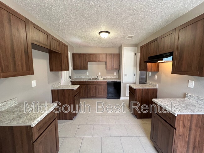 Building Photo - 479 Lillian Dr