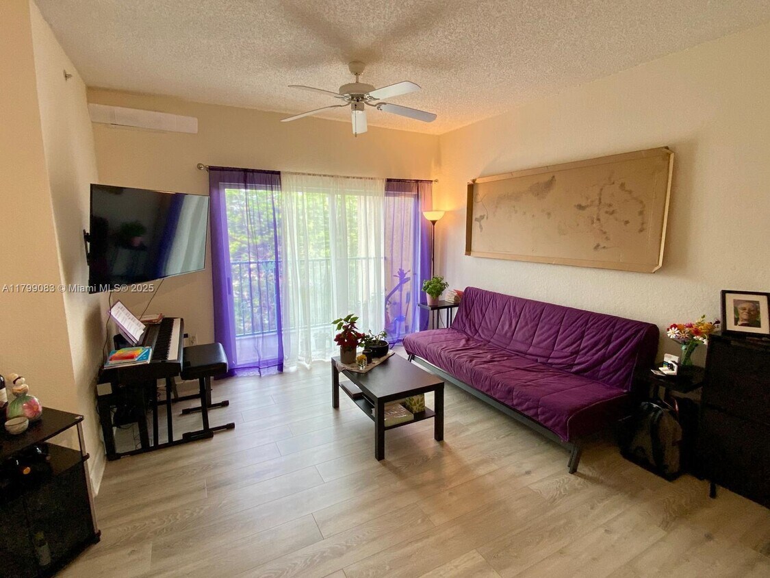 Foto principal - 6001 SW 70th St