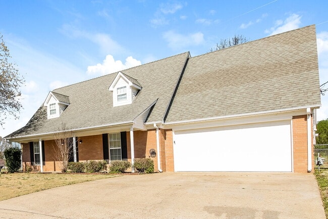 Building Photo - 231 Woodshire Ln