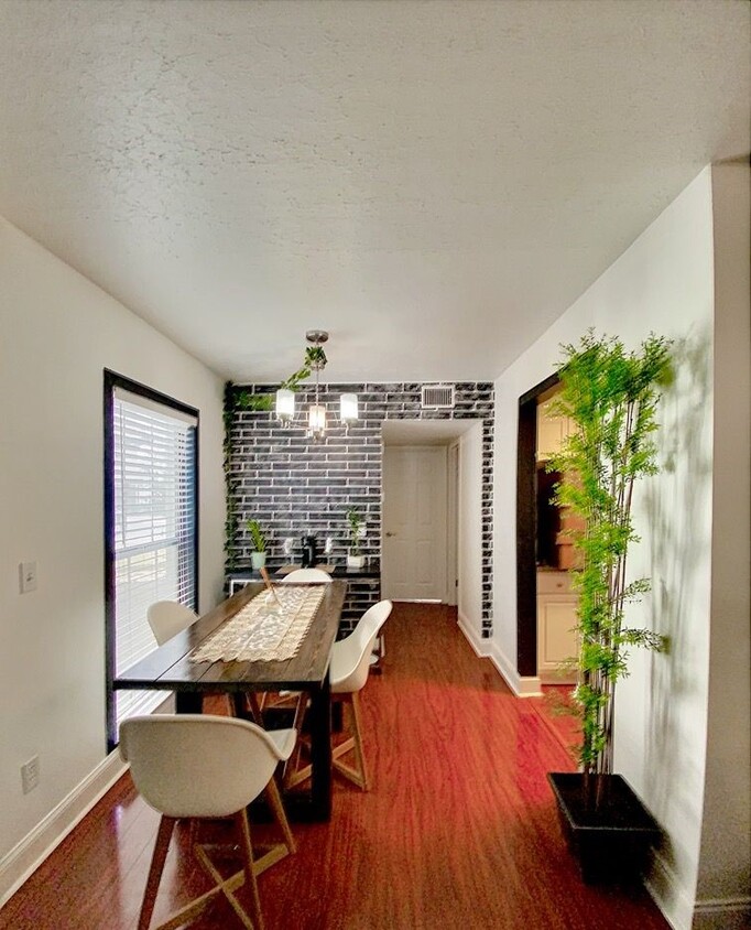 Primary Photo - 4611 W North B St