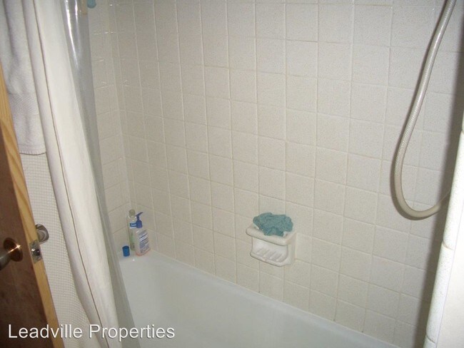 Building Photo - 408 S Hickory Pl