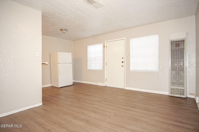 Foto del edificio - 419 E Schuster Ave