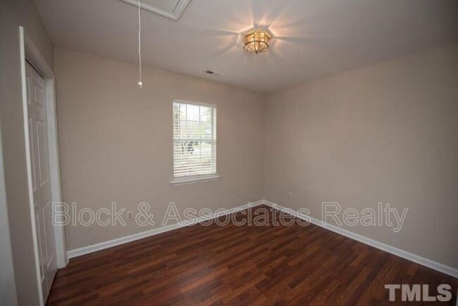 Building Photo - 2120 Collier Rd