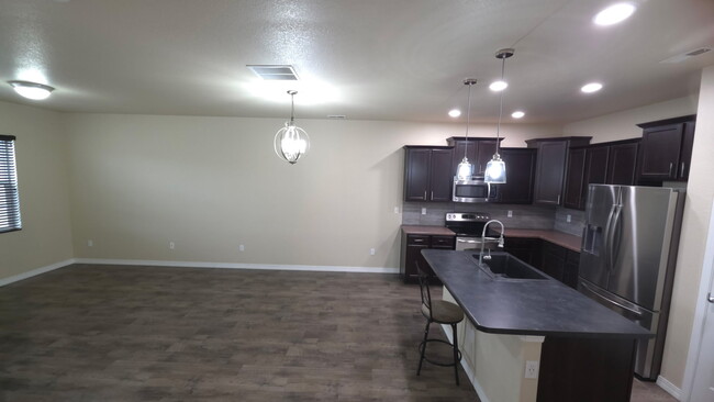 Building Photo - 1831 Portland Gold Dr