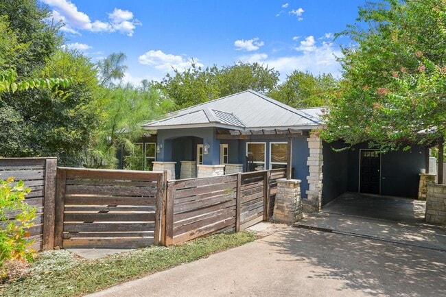 Building Photo - 2501 Del Curto Rd