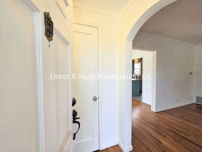 Building Photo - 1067 Ximeno Ave