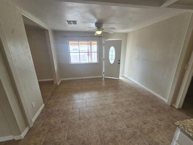 Foto del edificio - Spacious 3bd/1ba in a HUGE GATED Property!