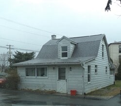Building Photo - 102 E Cherry Ln